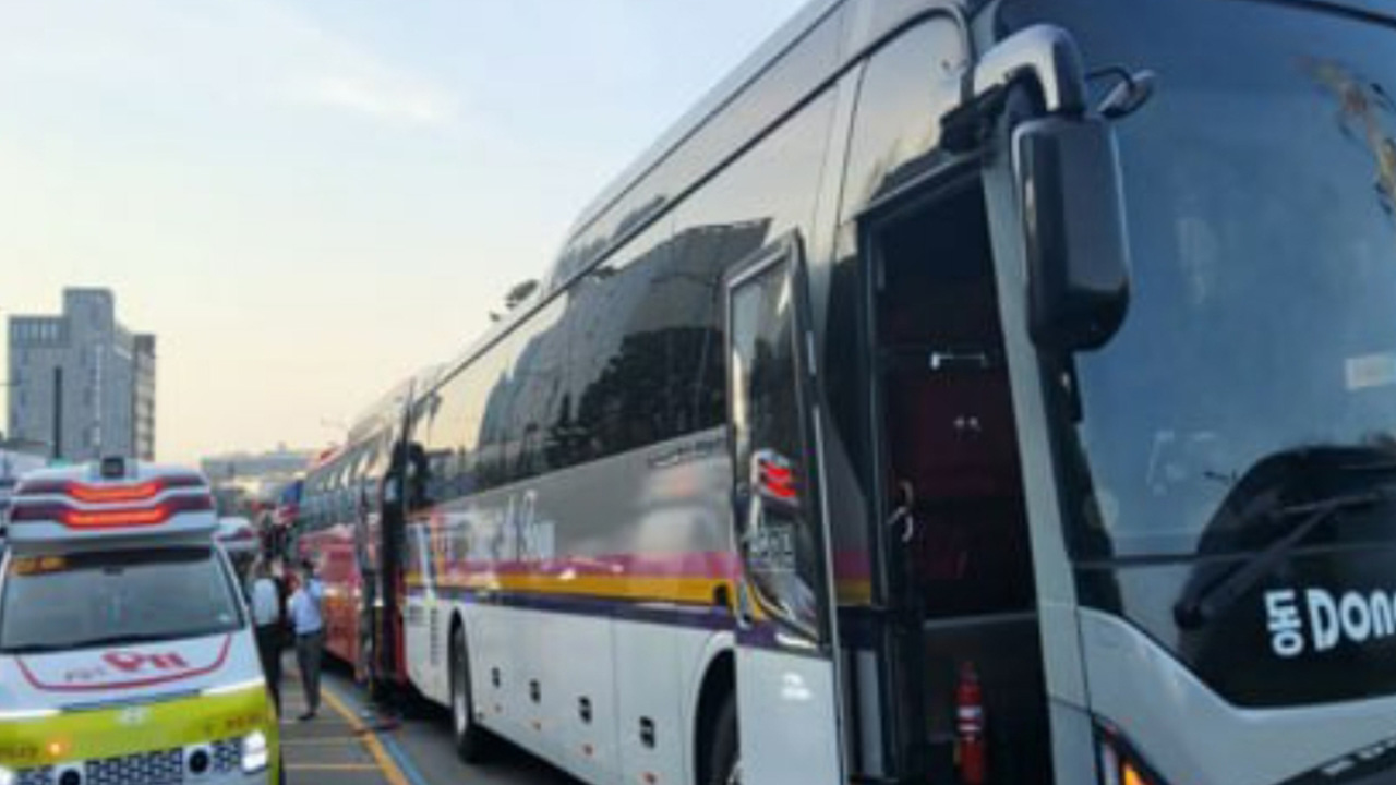 경기 화성 동탄서 삼성 통근버스 2대 추돌‥12명 경상