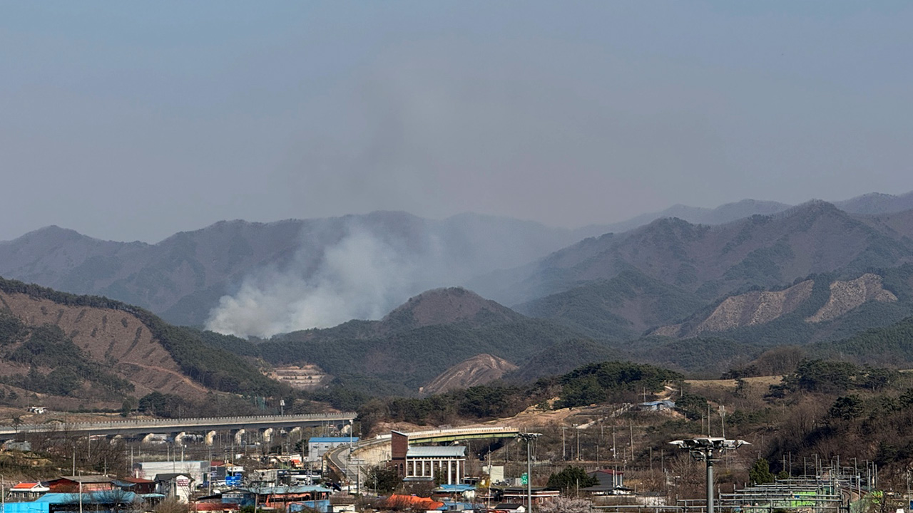 충북 영동서 난 산불 3시간 만에 진압‥1명 화상