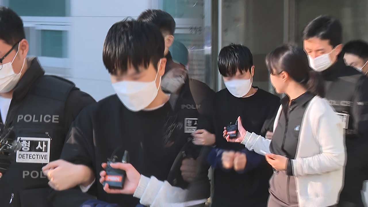 윤 전 대통령 파면에 경찰버스 파손한 30대 남성 구속 송치