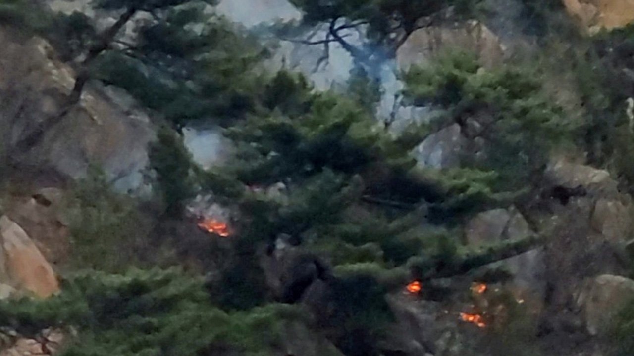 서울 관악산, 낙뢰에 산불‥인명피해 없어