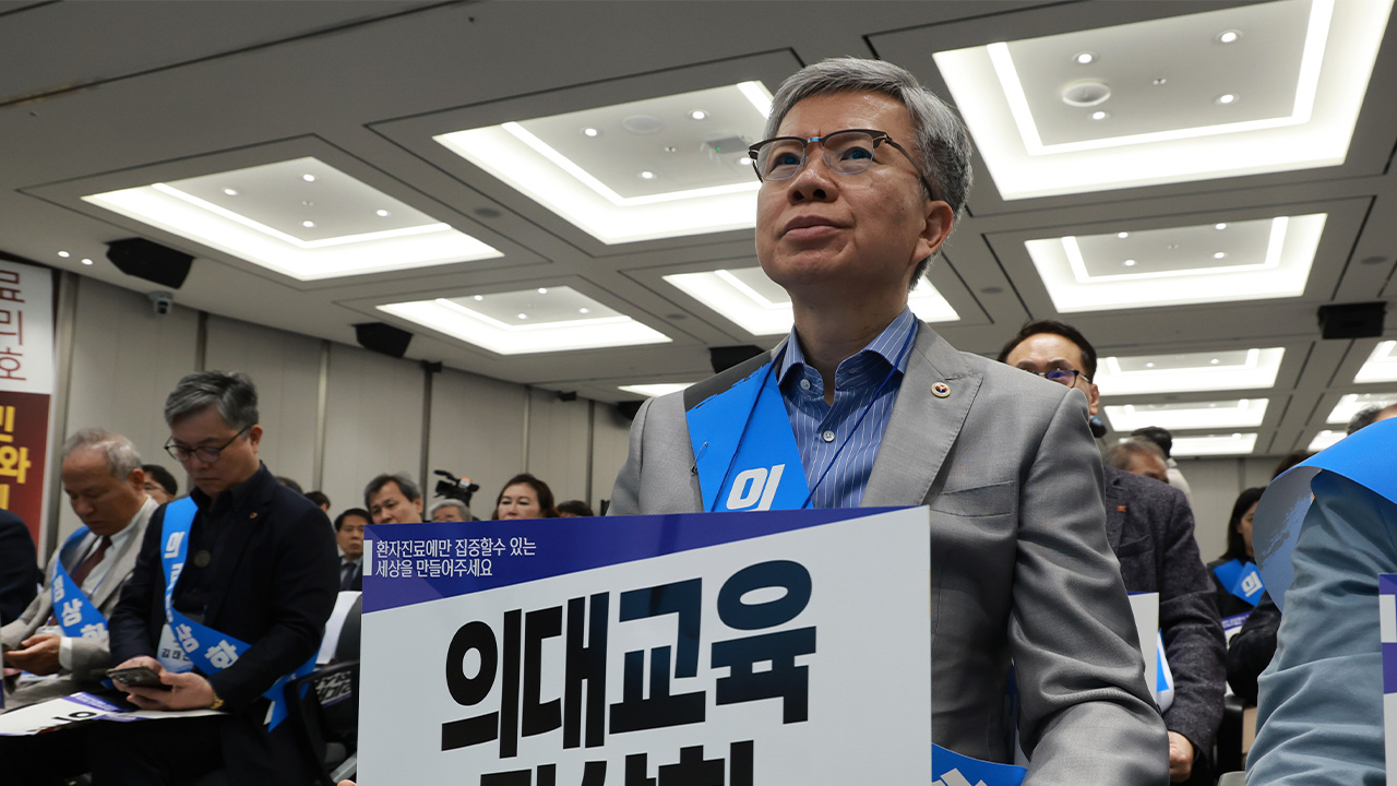 의협회장 "이제 선배들이 나설 차례‥전공의·의대생 혼자 아냐"