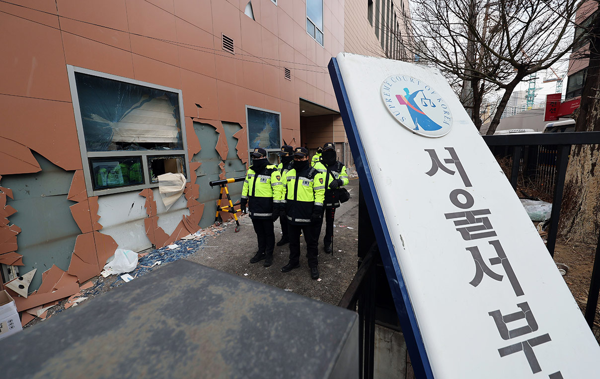 바카라 카지노 유리창 깨뜨린 'MZ 자유결사대' 방장 구속돼