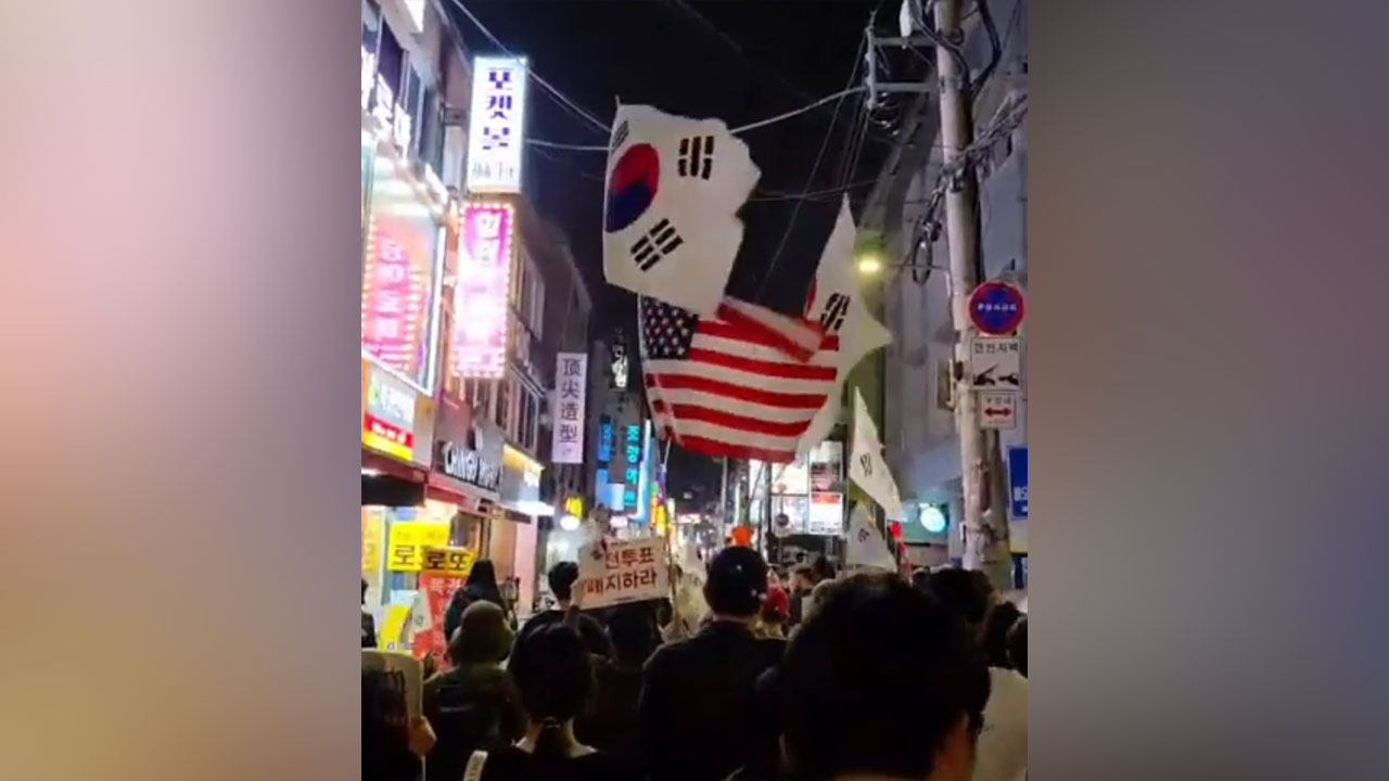 '극우' 청년단체, '양꼬치 거리'서 '혐중' 외치다 종업원과 충돌‥경찰 조사