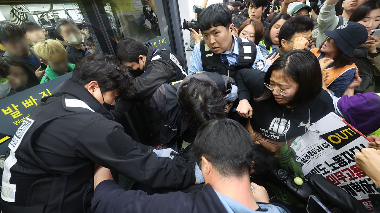 1년 만에 전장연 지하철 탑승 집회 재개‥서울시 "엄정 대응"