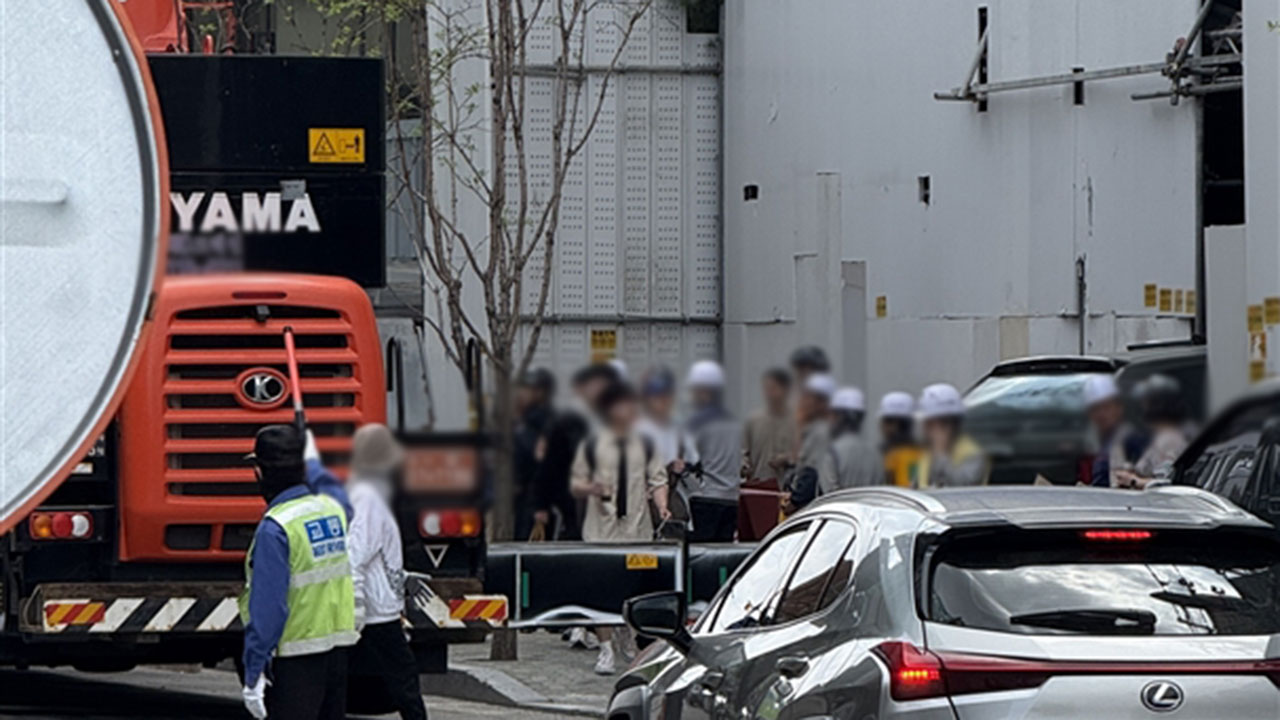 서울 성수역 인근 공사장에서 크레인 타이어 터져‥1명 병원이송