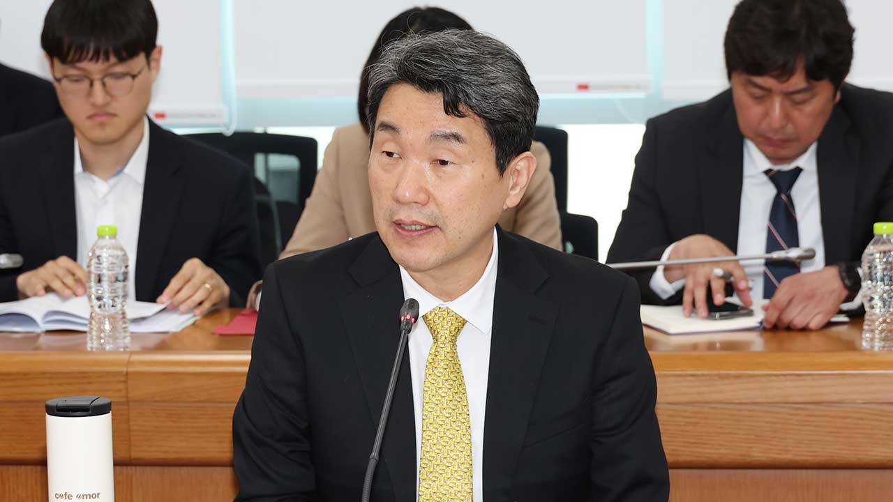 이주호 의대생들과 첫 공식대화"의대교육 정상화 모든 노력"