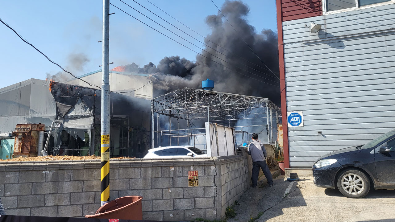 경기 김포 공장 화재로 2명 전신 화상‥3시간반 만에 진화