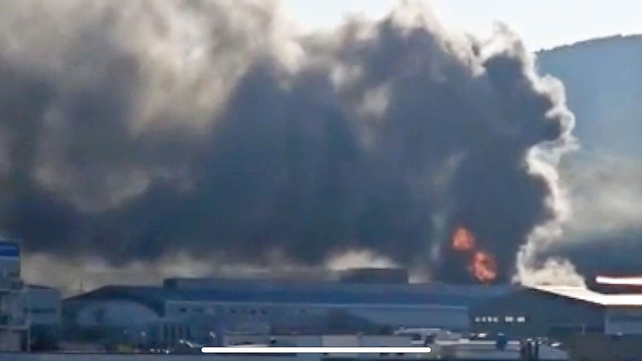 천안 화장품 공장 화재 초진‥한때 대응 2단계 발령