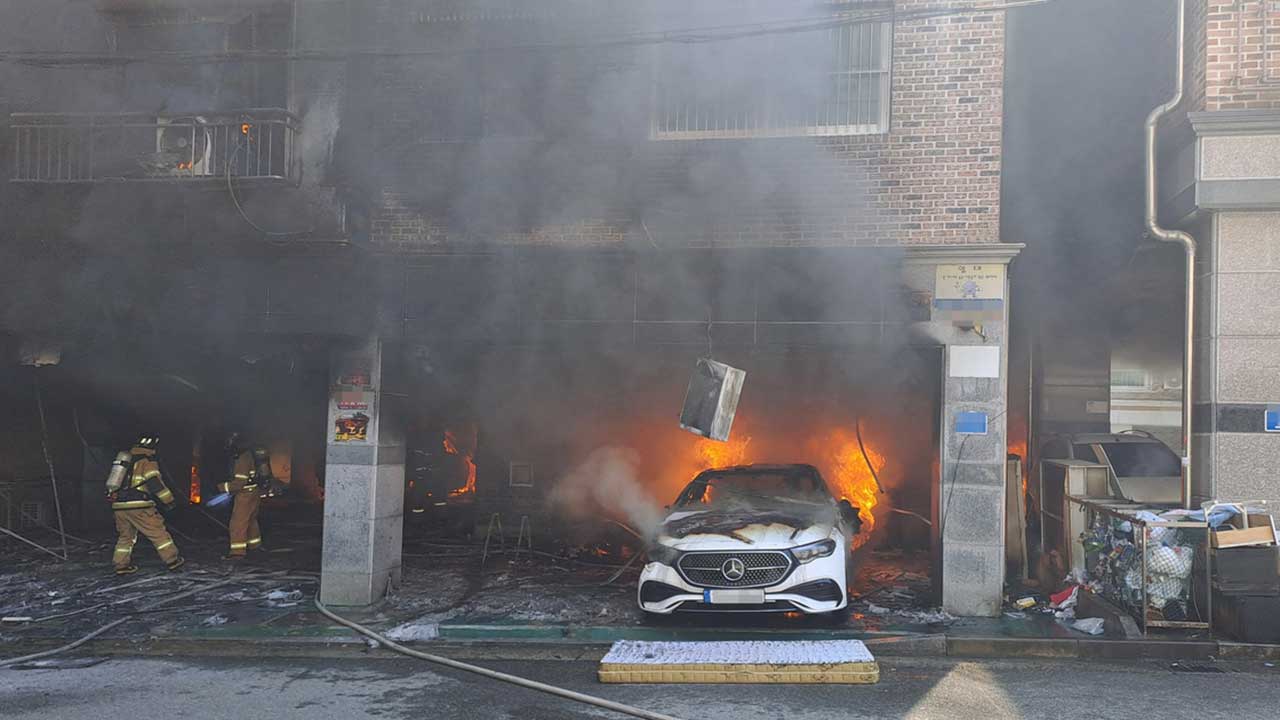 전주 빌라촌에서 화재‥주민 1명 전신 화상·6명 연기흡입