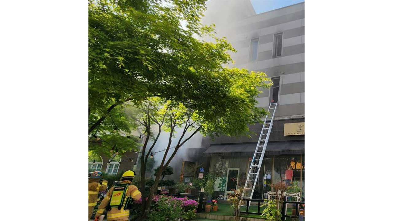 성남 상가주택 불‥2명 구조·5명 대피