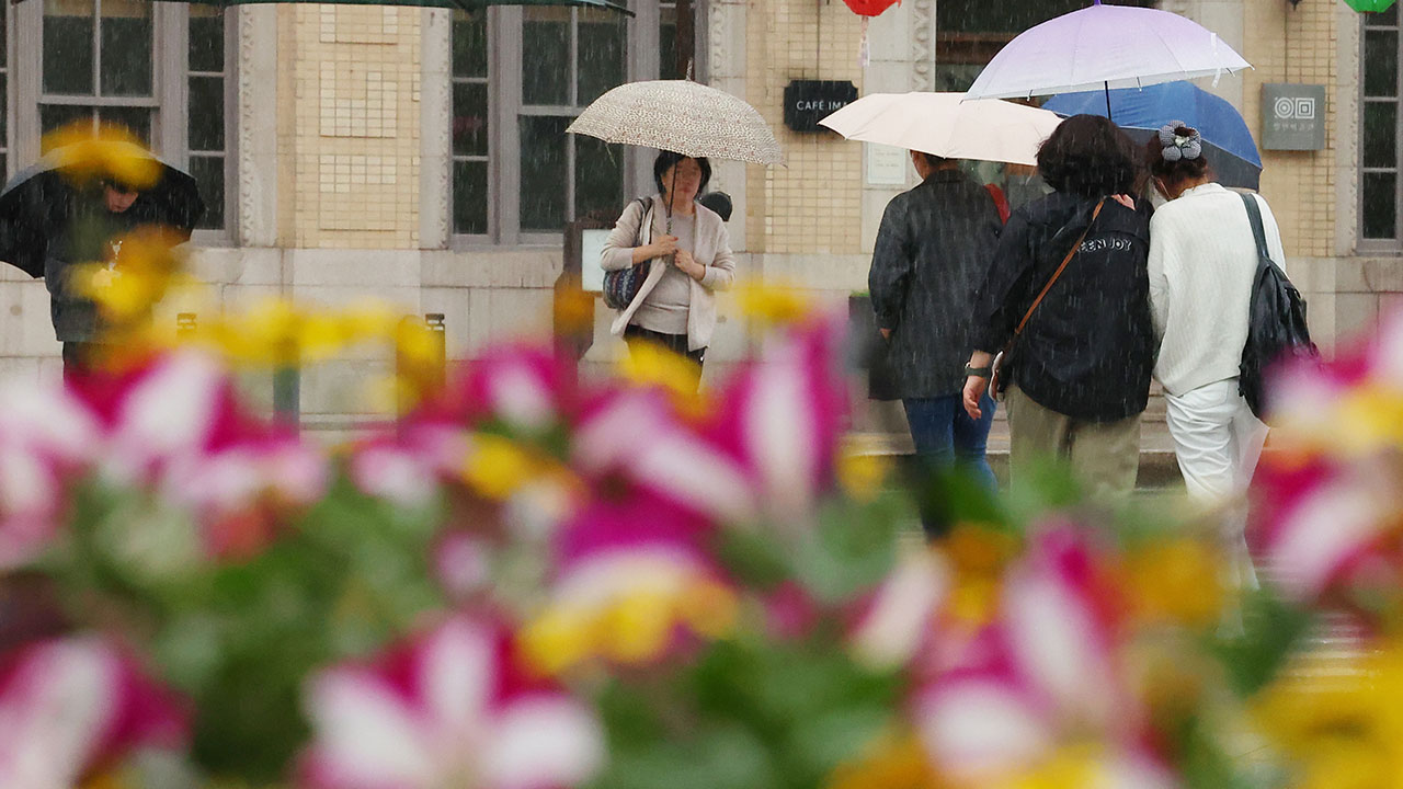 [날씨] 연휴 첫날 대부분 지역에 비‥남부지방 돌풍·번개 주의