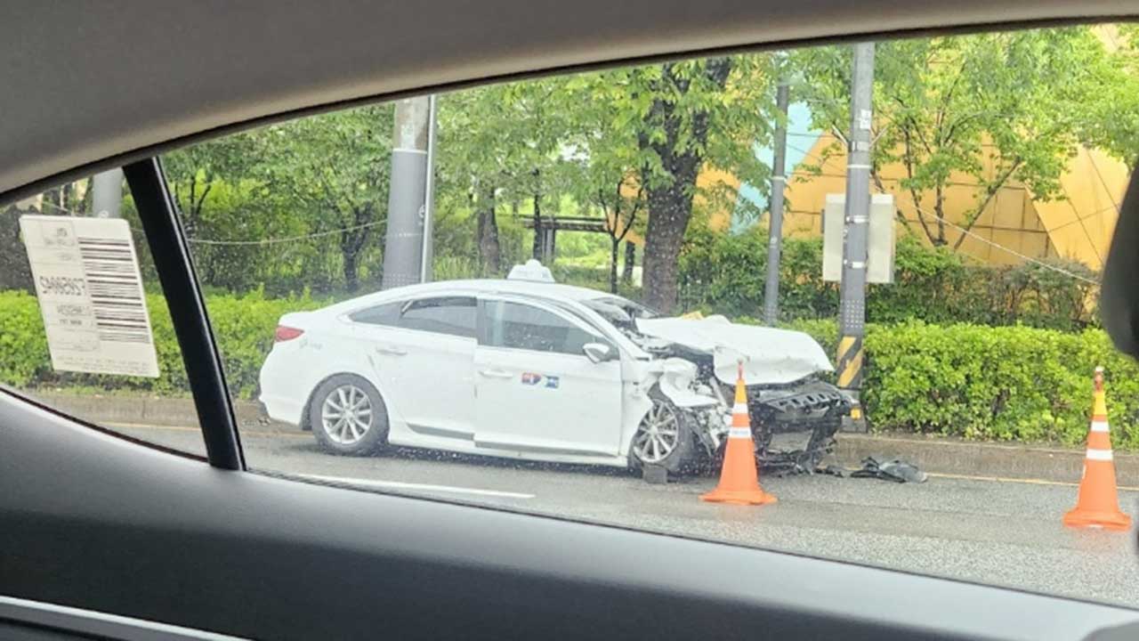 서울 동대문구서 택시가 안전펜스 들이받아‥80대 기사 사망