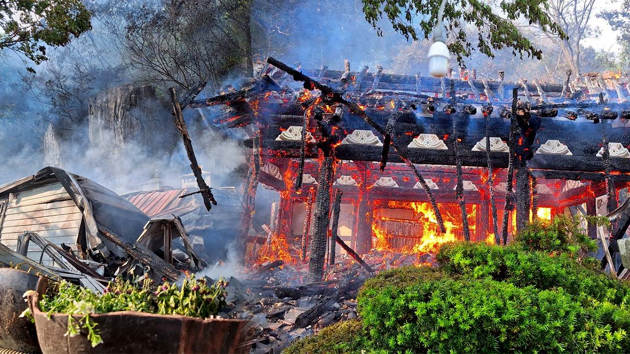 전남 여수 도솔암 화재‥요사채·극락전 불에 타