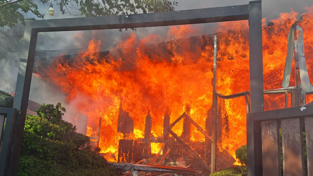 전남 여수 도솔암 화재‥요사채·극락전 불에 타