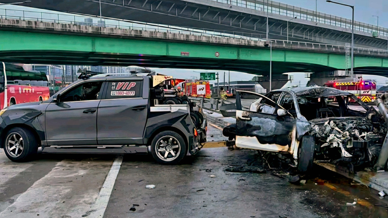충남 아산서 중앙분리대 파편 덮쳐‥60대 택시 기사 사망