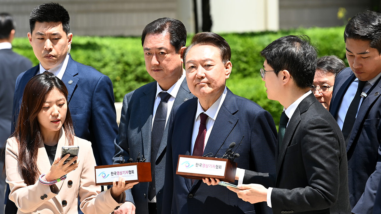 수방사 前부관 "尹, '두 번 세 번 계엄 가능'·'총 쏴서라도 끌어내' 지시"