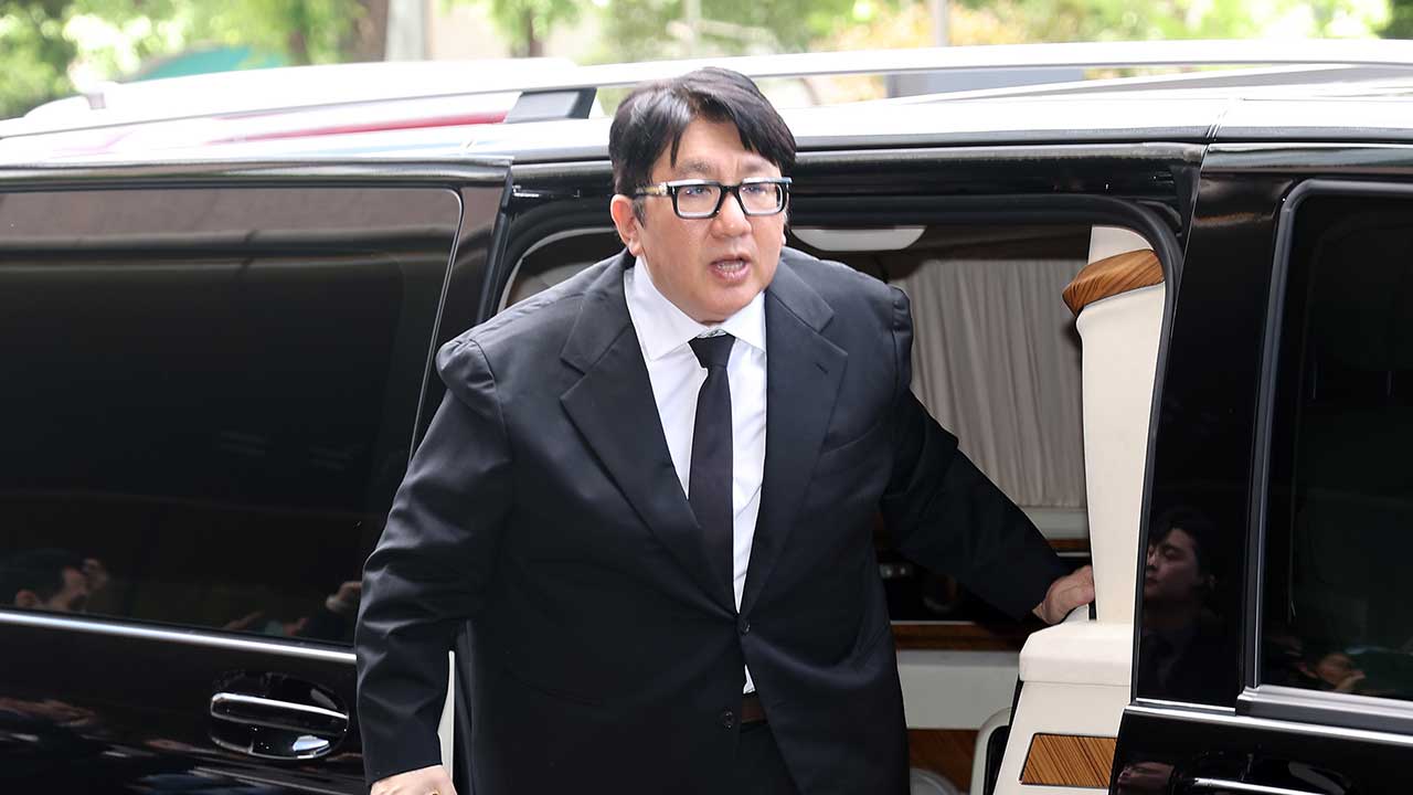 법원, 'SM 시세조종 혐의' 바카라사이트 제작 재판에 방시혁 증인 채택