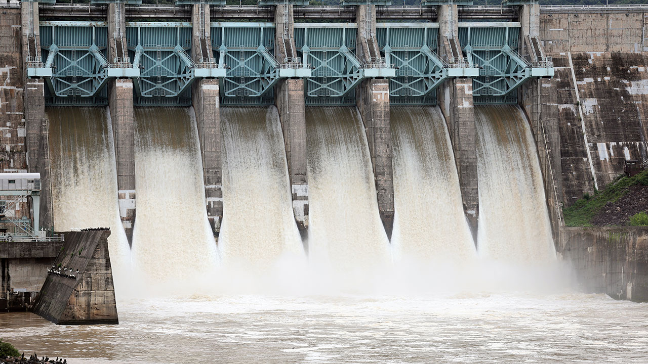 전국 9백여 곳 수위관측소, 홍수 위험 시 실시간 '차량 내비' 안내