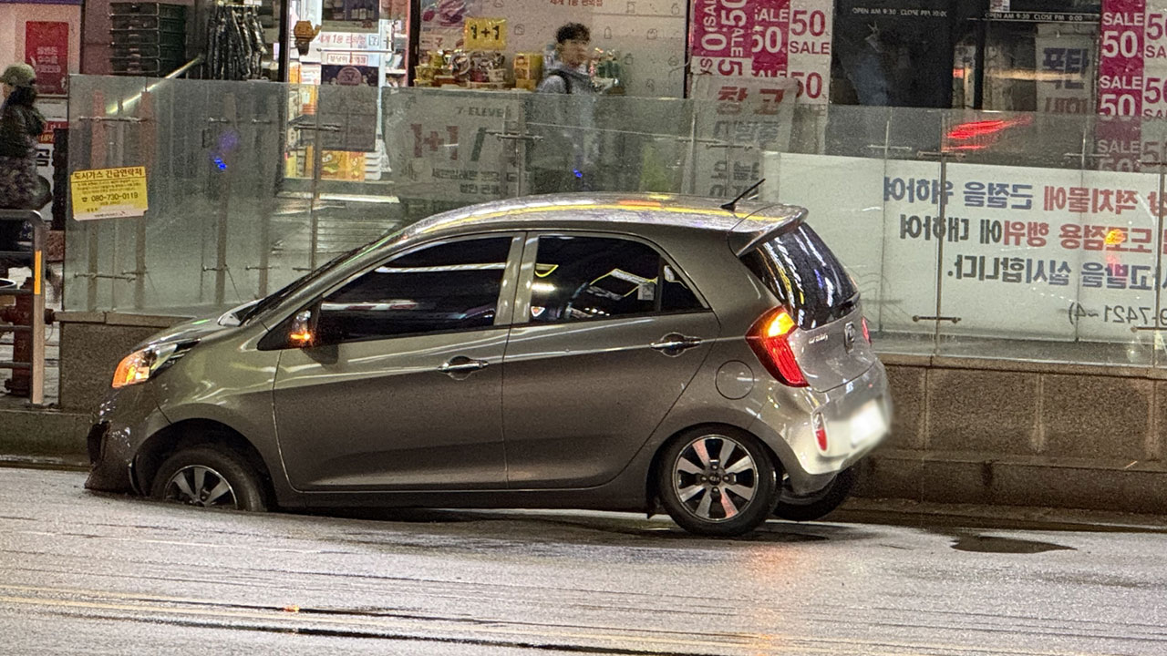 분당 미금역 인근 도로서 싱크홀‥"복구 후 원인 조사중"