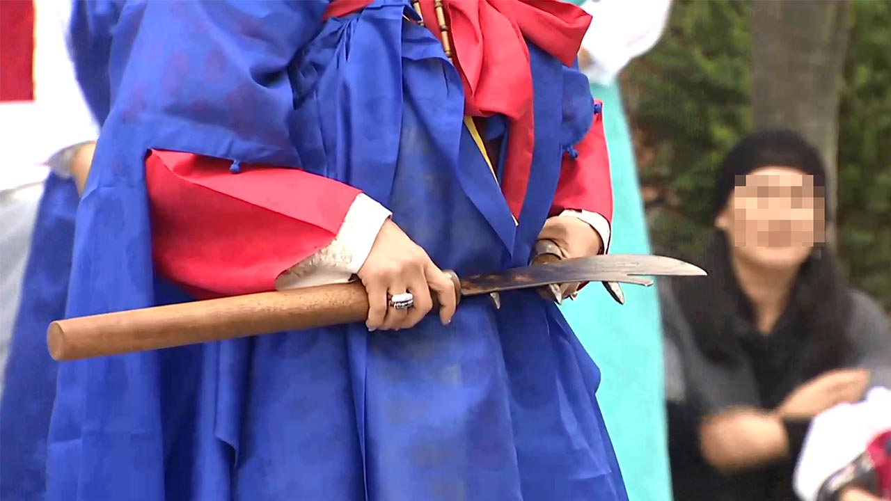 후배 감금·폭행하고 억대 금품 빼앗은 무속인 구속기소