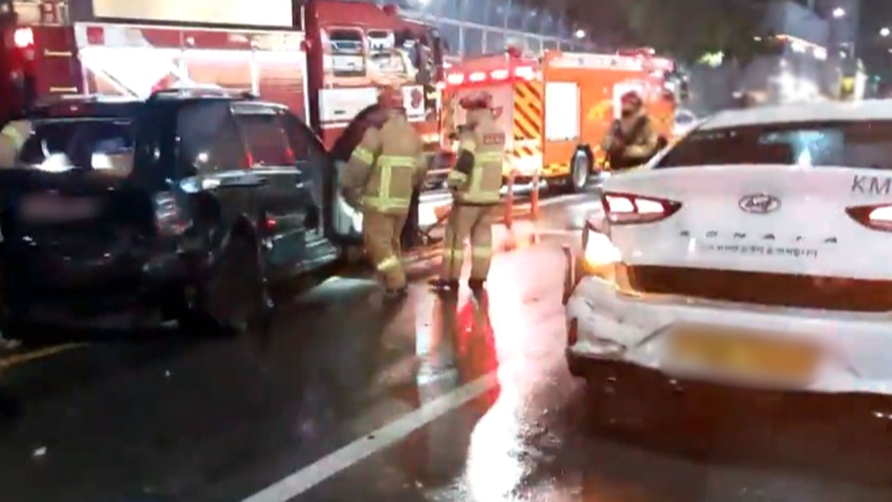 서울 성동구서 연쇄 추돌 사고‥5명 부상