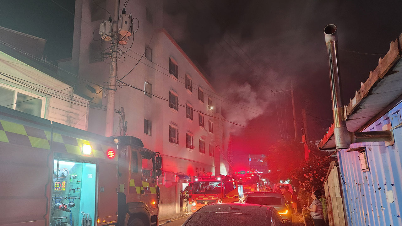 충남 서산시 모텔 화재 완진‥1명 사망·20명 부상