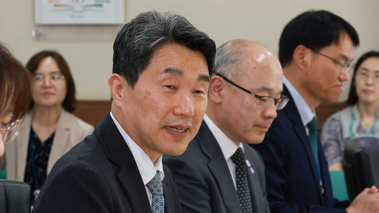 이주호 권한대행 "저출생 시대, 국가가 교육·돌봄 책임"