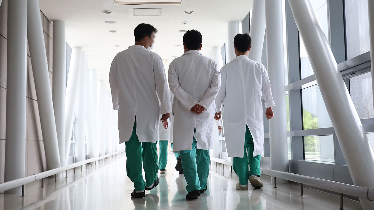 '전공의 집단사직 공모' 전현직 의협 간부 7명 검찰 송치