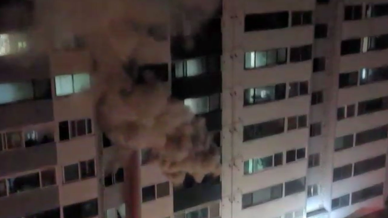 충남 천안시 서북구 아파트 화재‥주민 5명 연기흡입