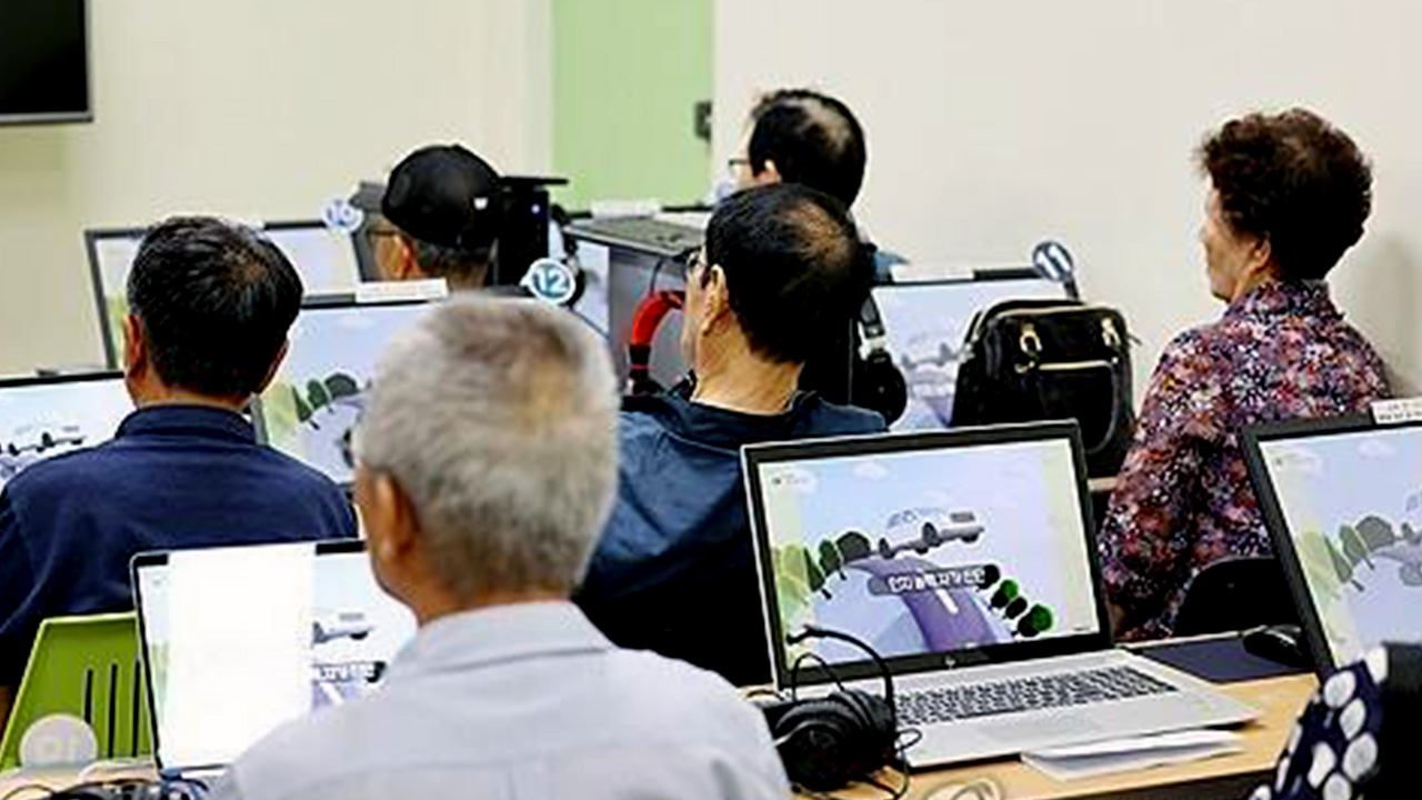 고령자의 1/3은 "에볼루션 바카라 사이트 중단 계획 없어"‥"변화 적응토록 지원해야"