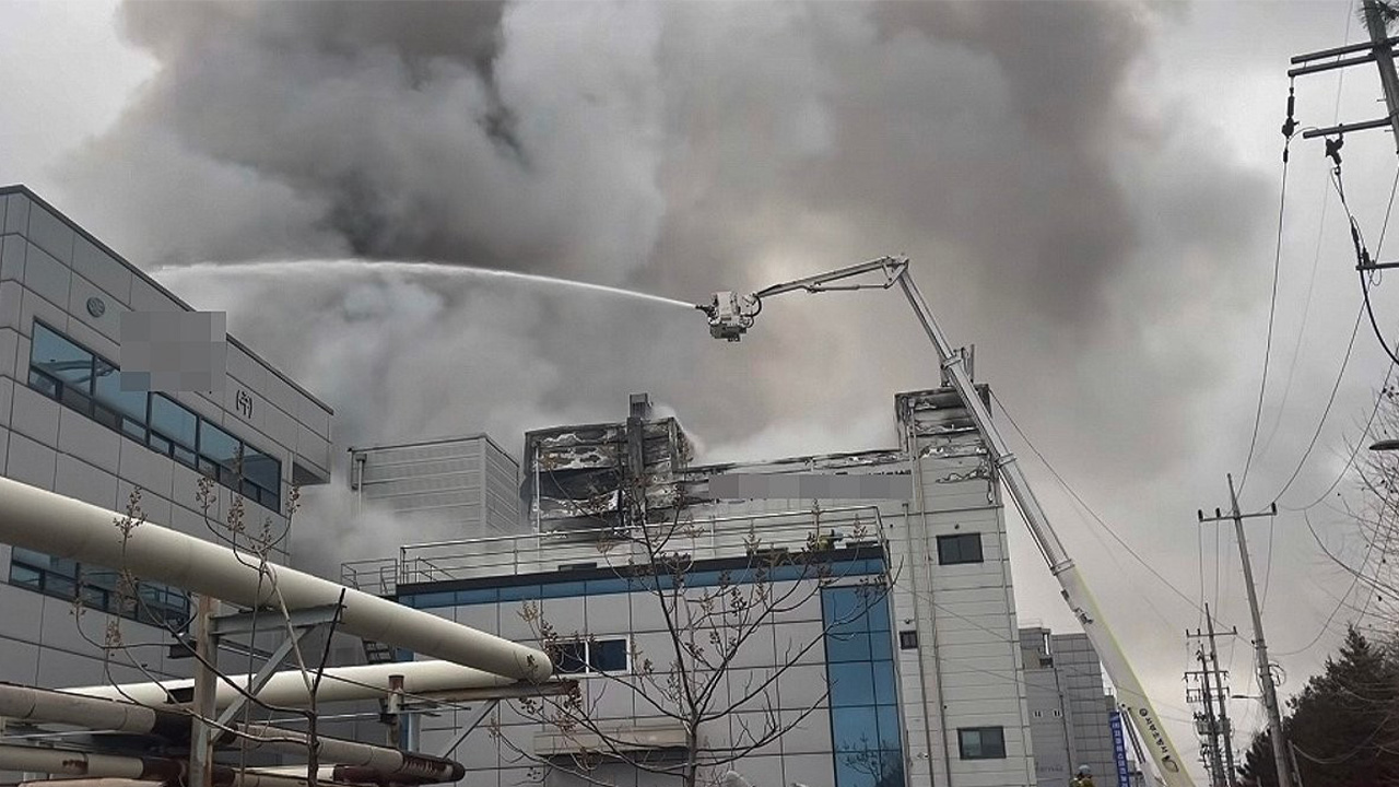 인천 가좌동 금속제품 제조 공장서 화재‥소방관 2명 부상