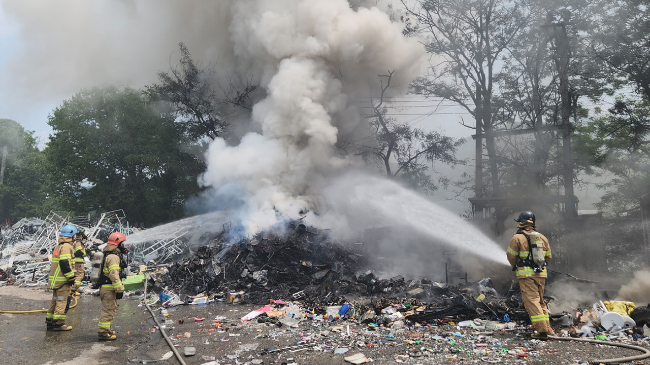 포천 고물상 불‥인명피해는 없어