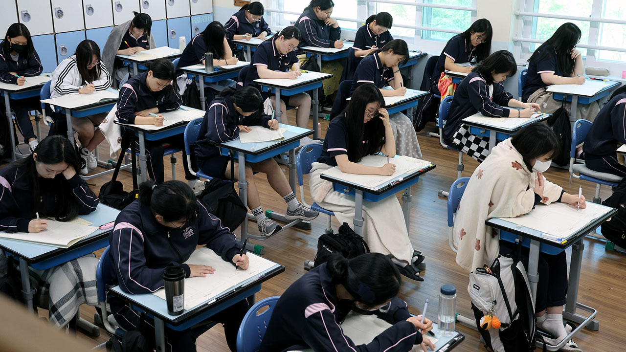 EBS "6월 모평 수학, 작년 수능과 비슷‥일부 문항 까다로워"