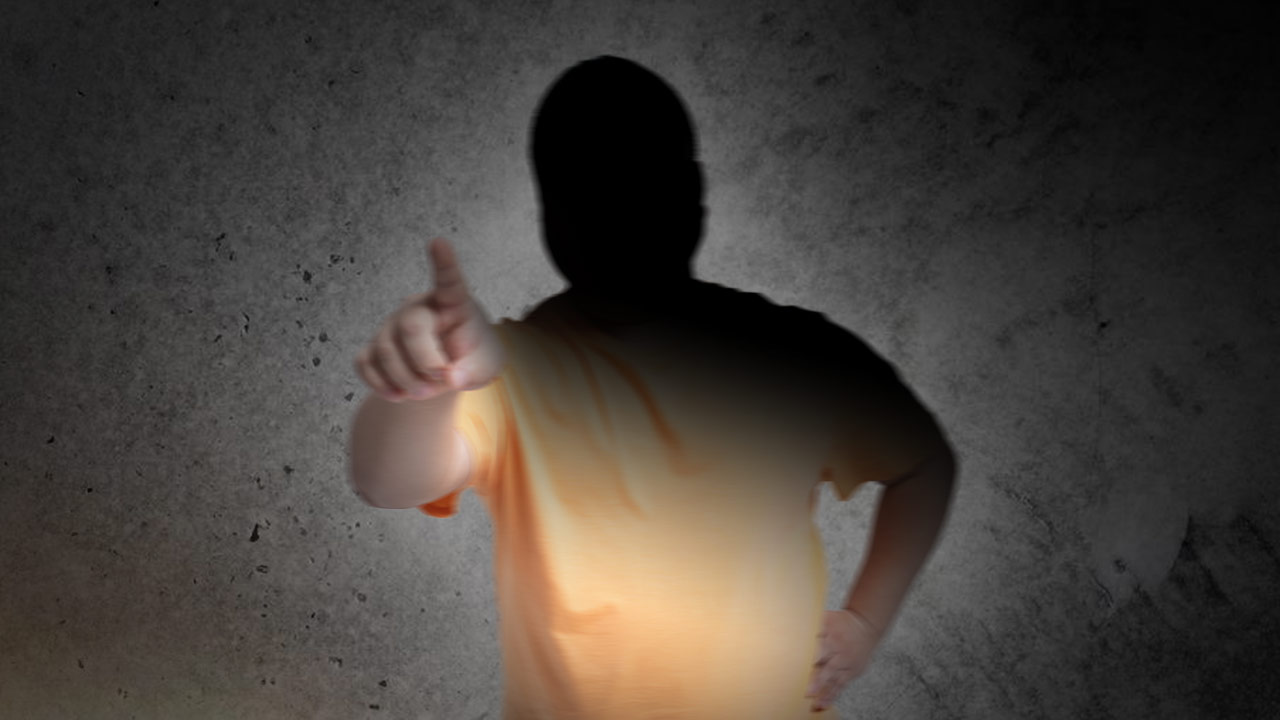 '문형배 협박' 유튜버, 술 취해 난동 부리다 구속 송치 