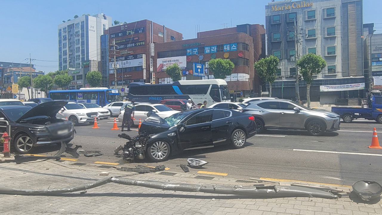 [단독] 역주행하다 차량·건물 들이받은 뒤 도주‥경찰, 트럭 운전자 추적