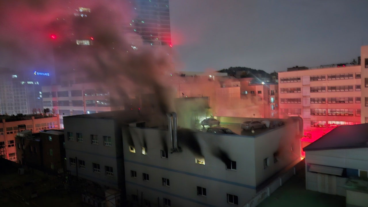 부천 원미구 상가 건물 3층서 불‥인명 피해 없어