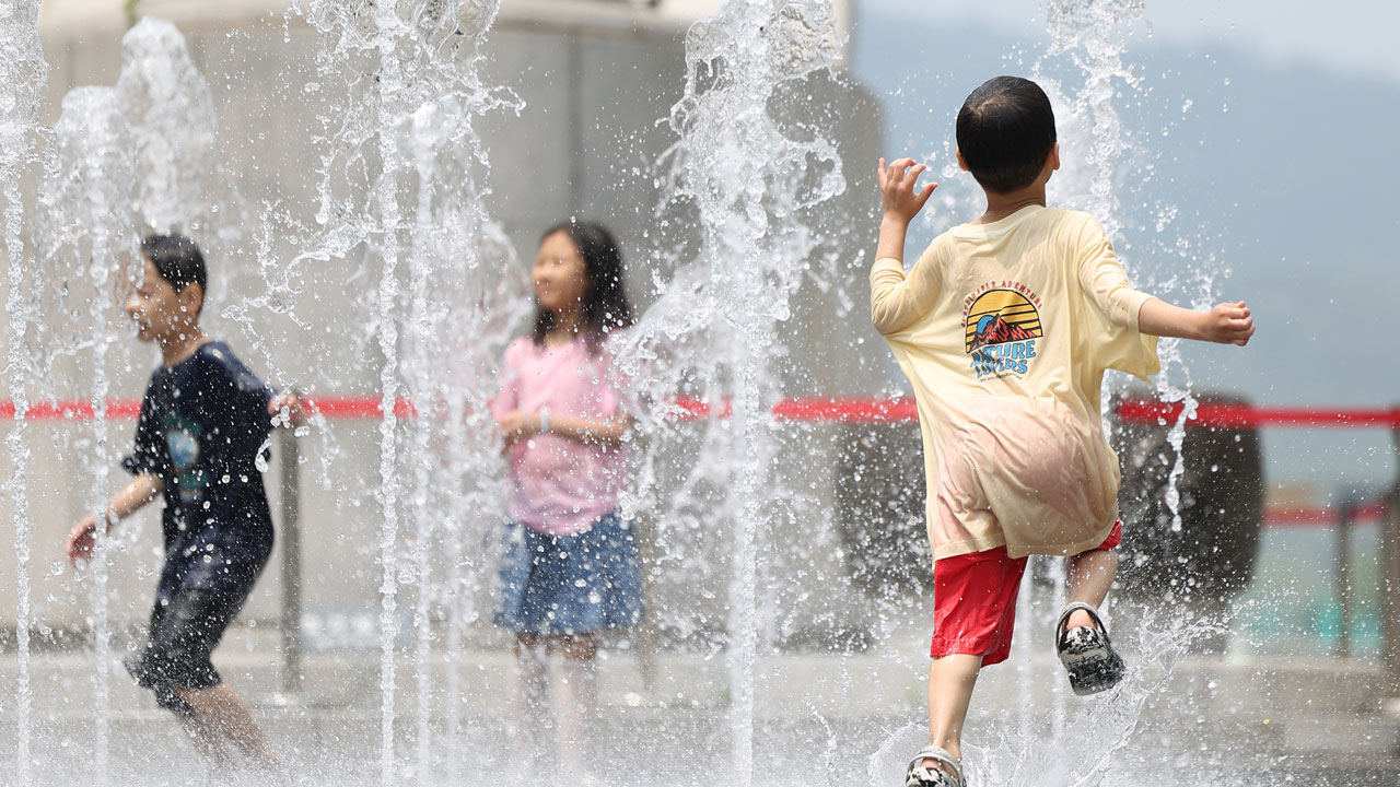 [날씨] '서울 최고 30도' 무더위 속 내륙 일부 소나기도