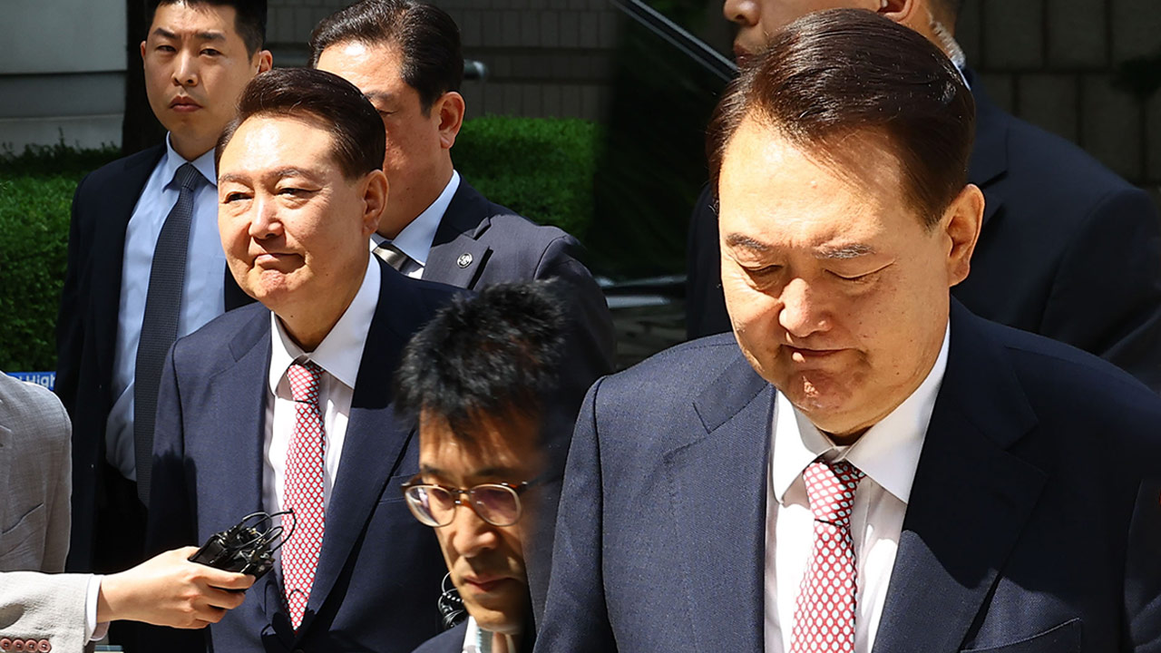 대선 뒤 첫 포토라인 선 윤석열 전 대통령 '묵묵부답'