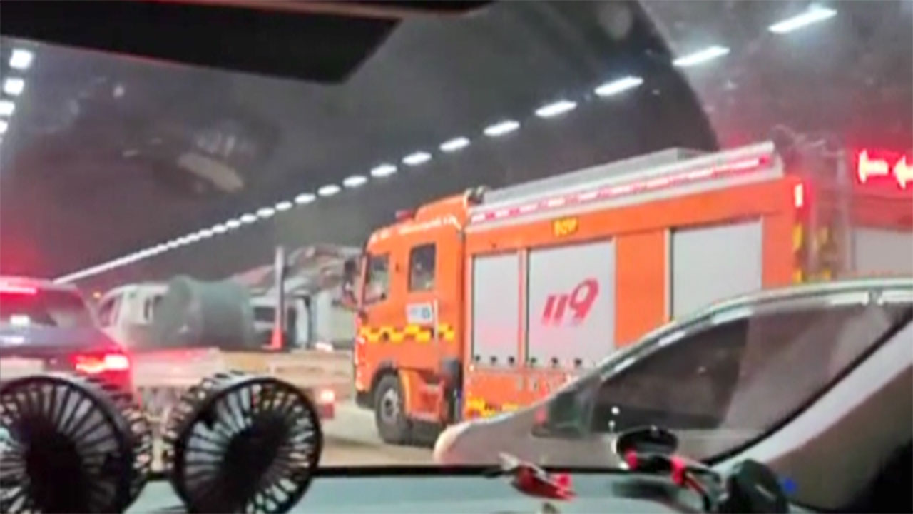 경기 양주시 사패산터널에서 차량 화재‥다친 사람 없어