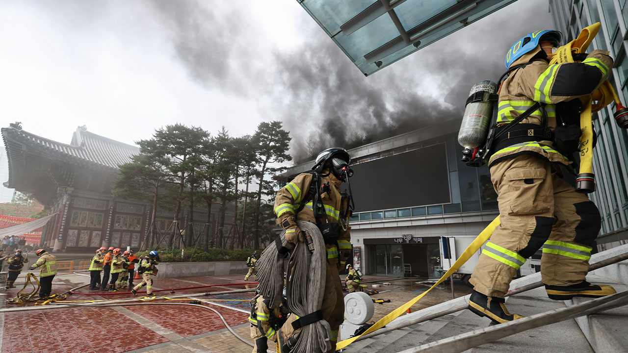 서울 종로구 조계사 국제회의장서 불‥1시간 반 만에 완진