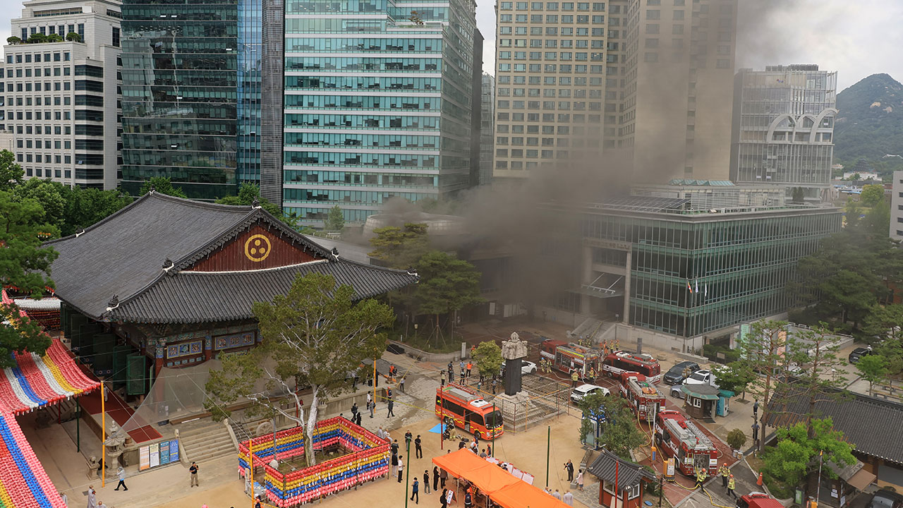 서울 종로구 조계사 국제회의장서 불‥1시간 반 만에 완진