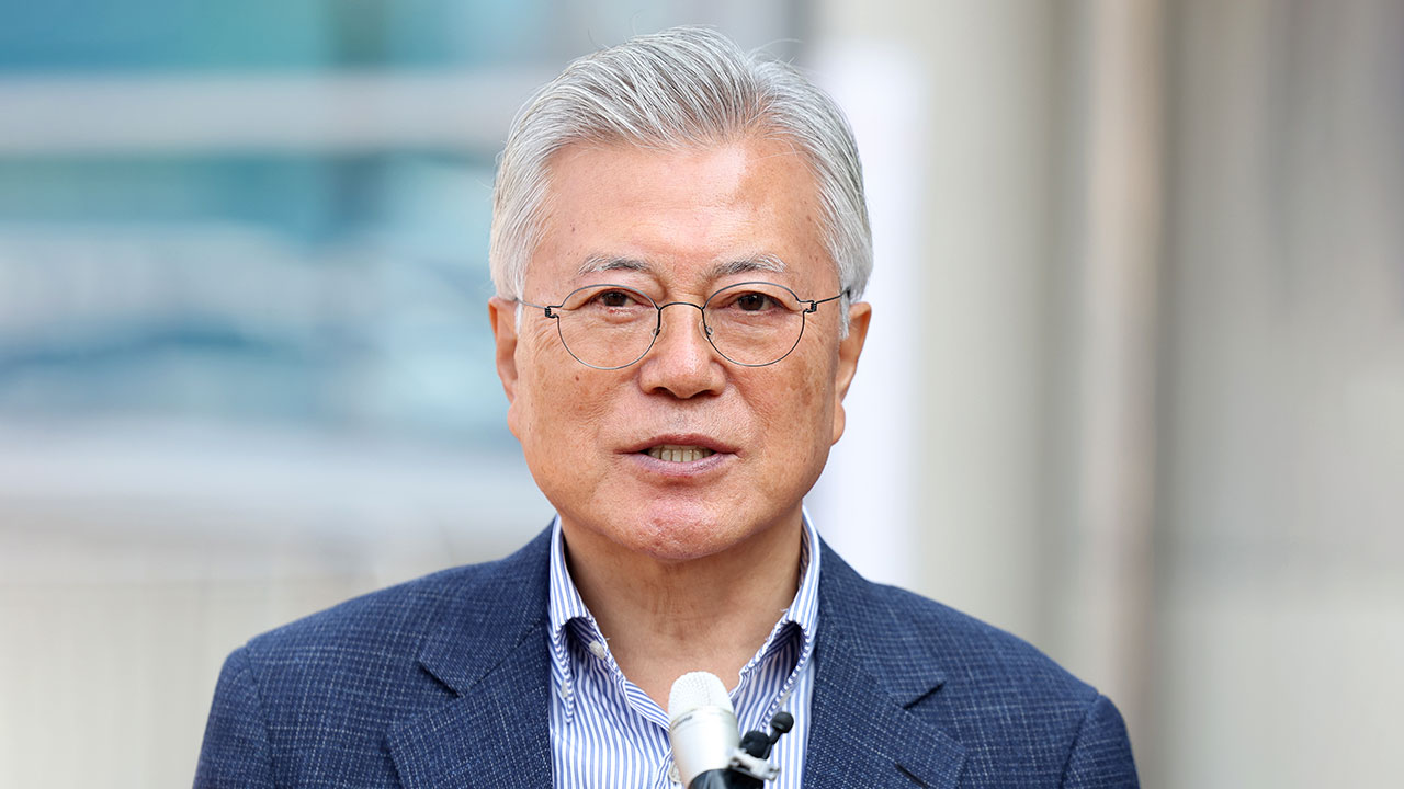 문재인 전 대통령, '뇌물혐의 재판' 울산지법에 이송 신청