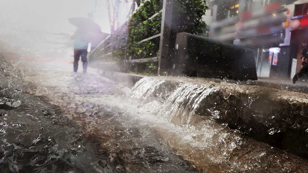 경기 포천에 호우주의보 발효‥고양 벽제육교 인근 도로 침수