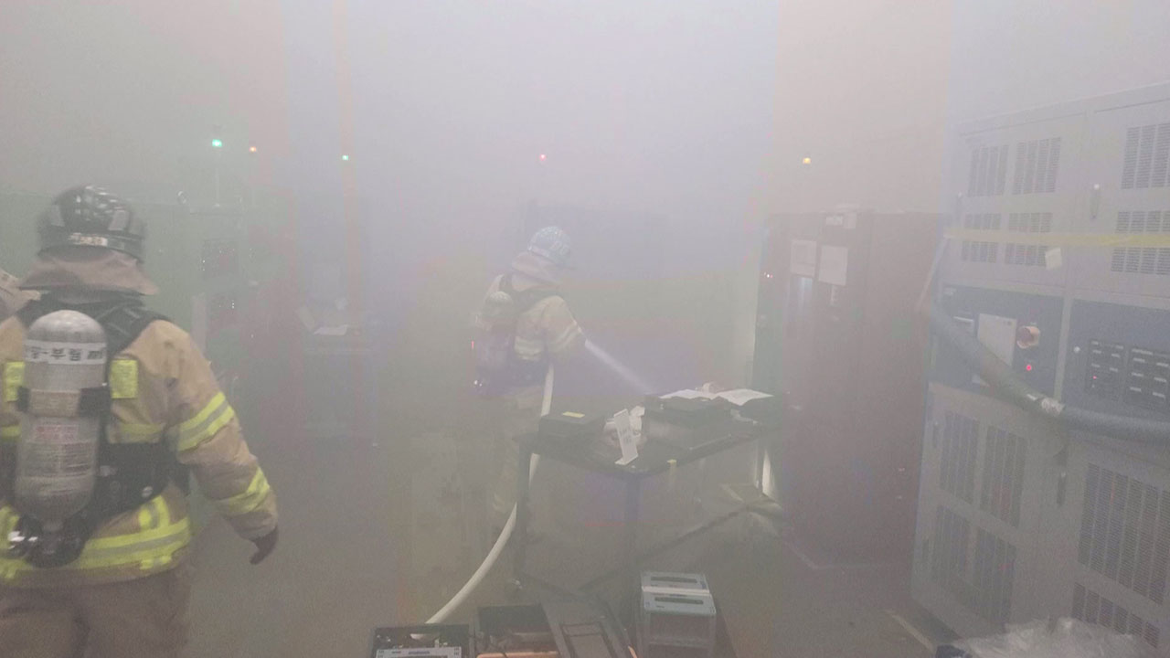 경기 안양 배터리공장서 화재‥78명 대피