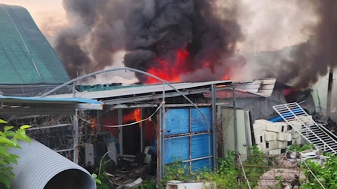 경기 양주 고물상 화재‥다친 사람 없어