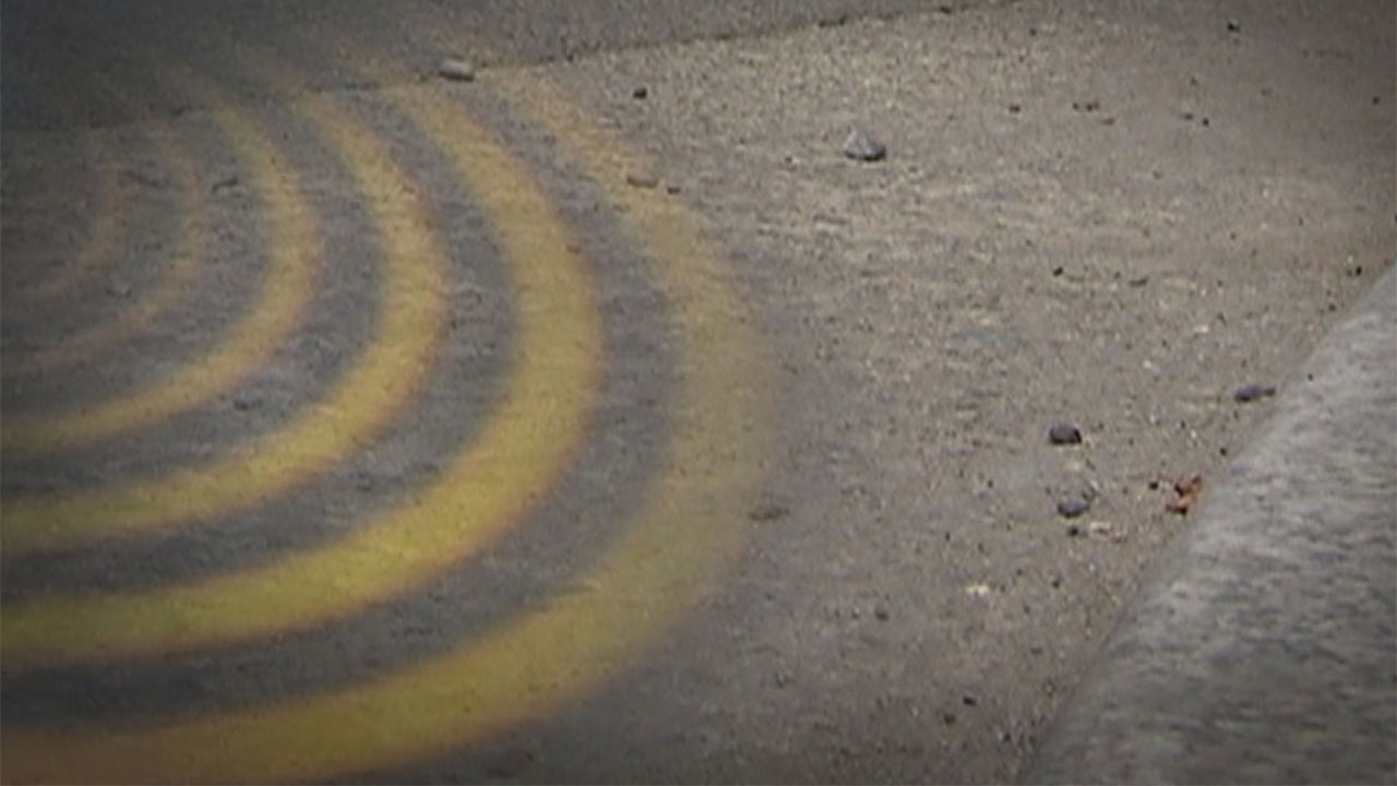 인천 영종도서 승용차가 주차 굴착기 들이받아‥운전자 숨져