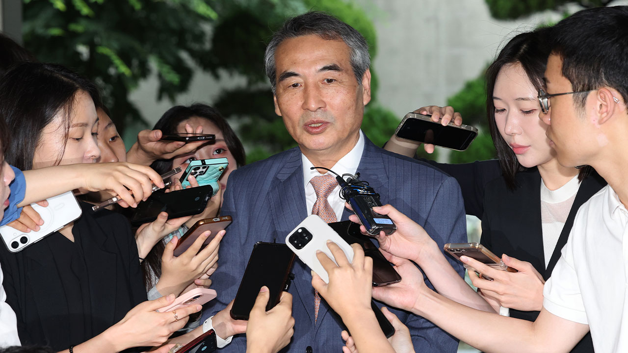 민중기 특검, 김건희 체포영장 질문에 "논의해 정하겠다"