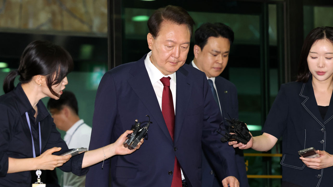 尹, 특검 출석 15시간만에 귀가..특검 "30일 오전 9시 재출석 통지" 