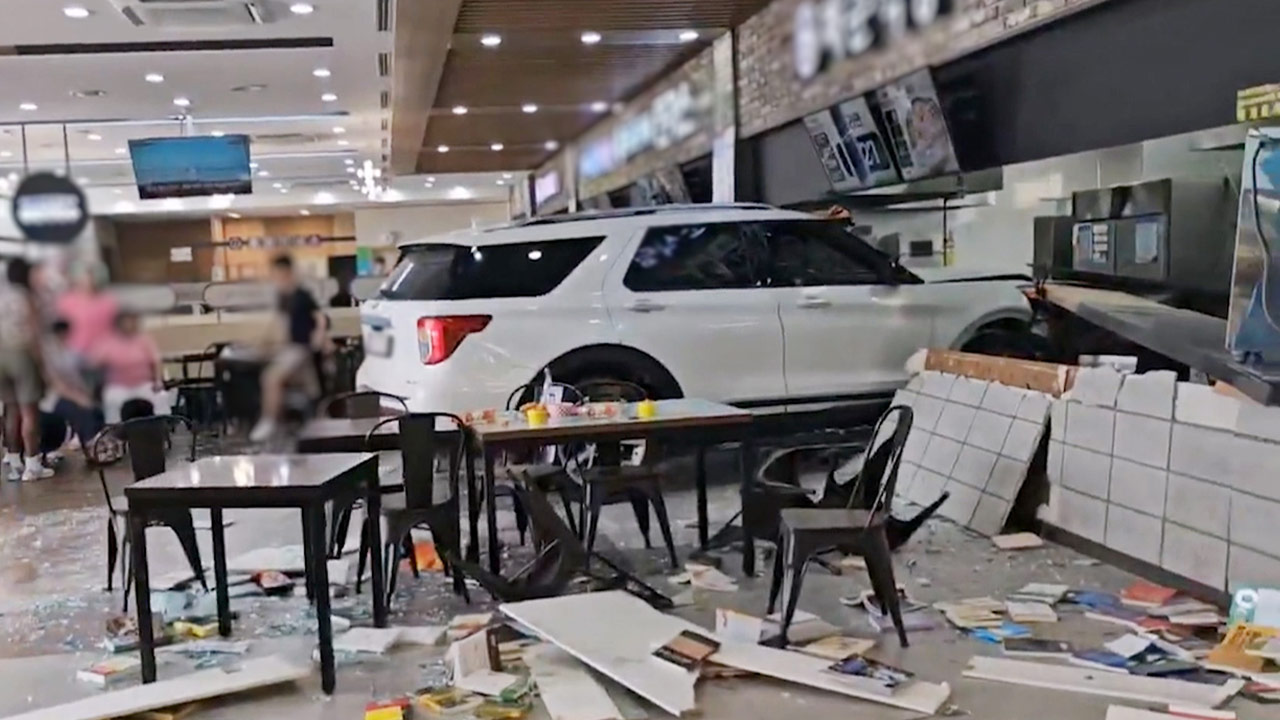 강릉 대관령휴게소 차량 상가 돌진‥3명 중상·7명 경상