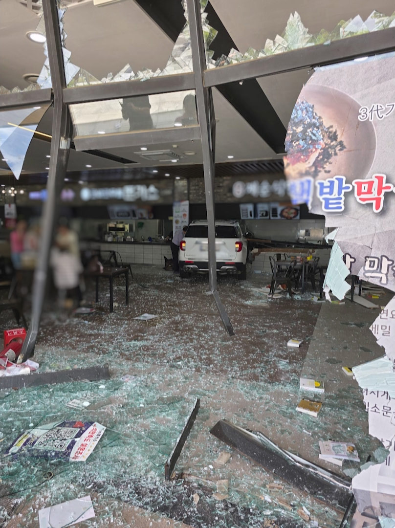 강릉 대관령휴게소 차량 상가 돌진‥3명 중상·7명 경상